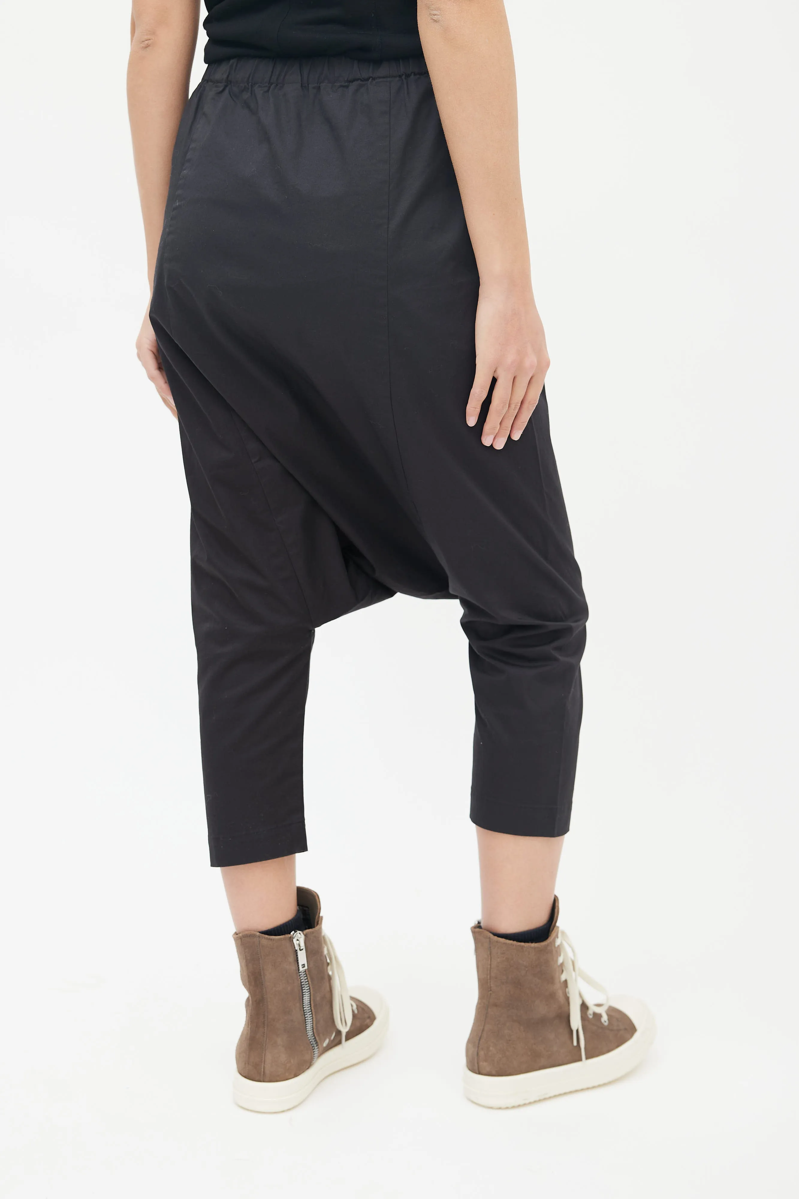 Black Drop Seat Slim Leg Capri