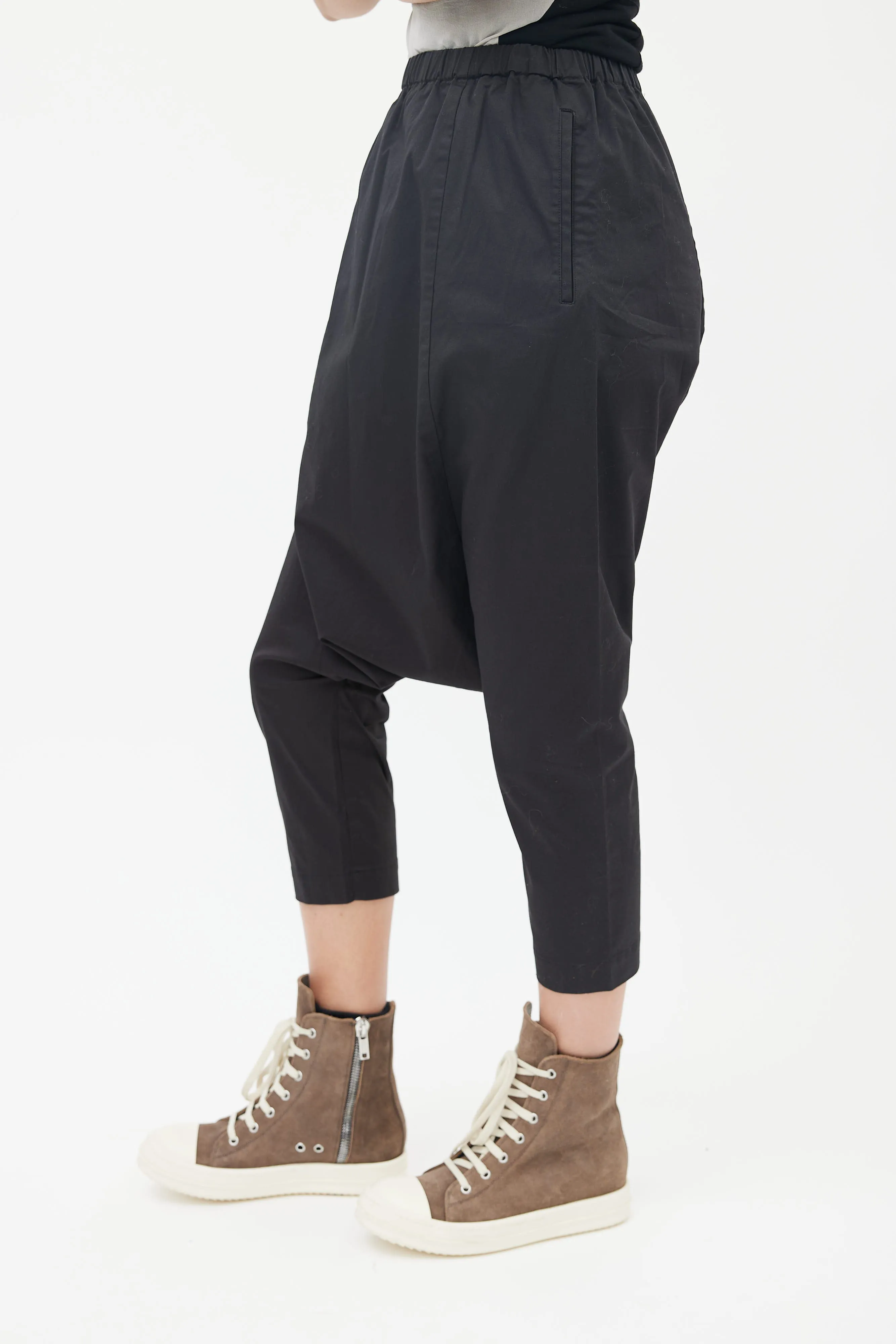 Black Drop Seat Slim Leg Capri
