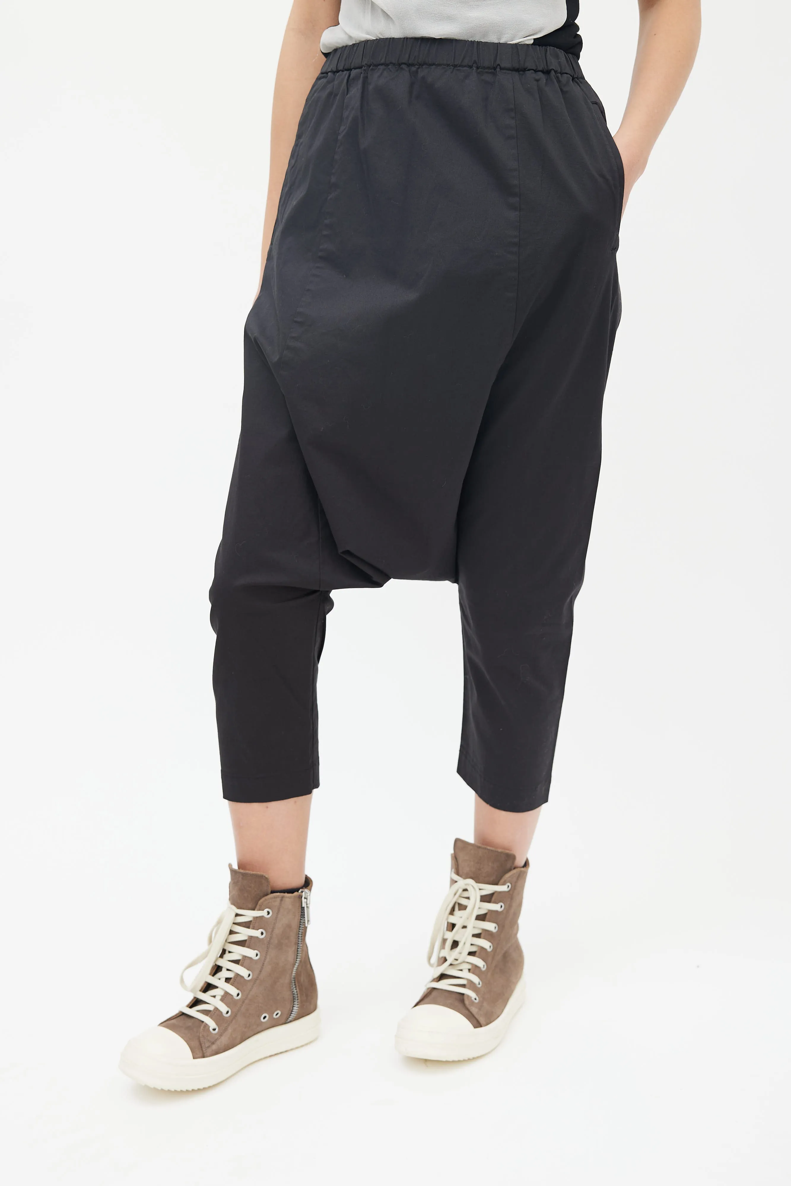 Black Drop Seat Slim Leg Capri