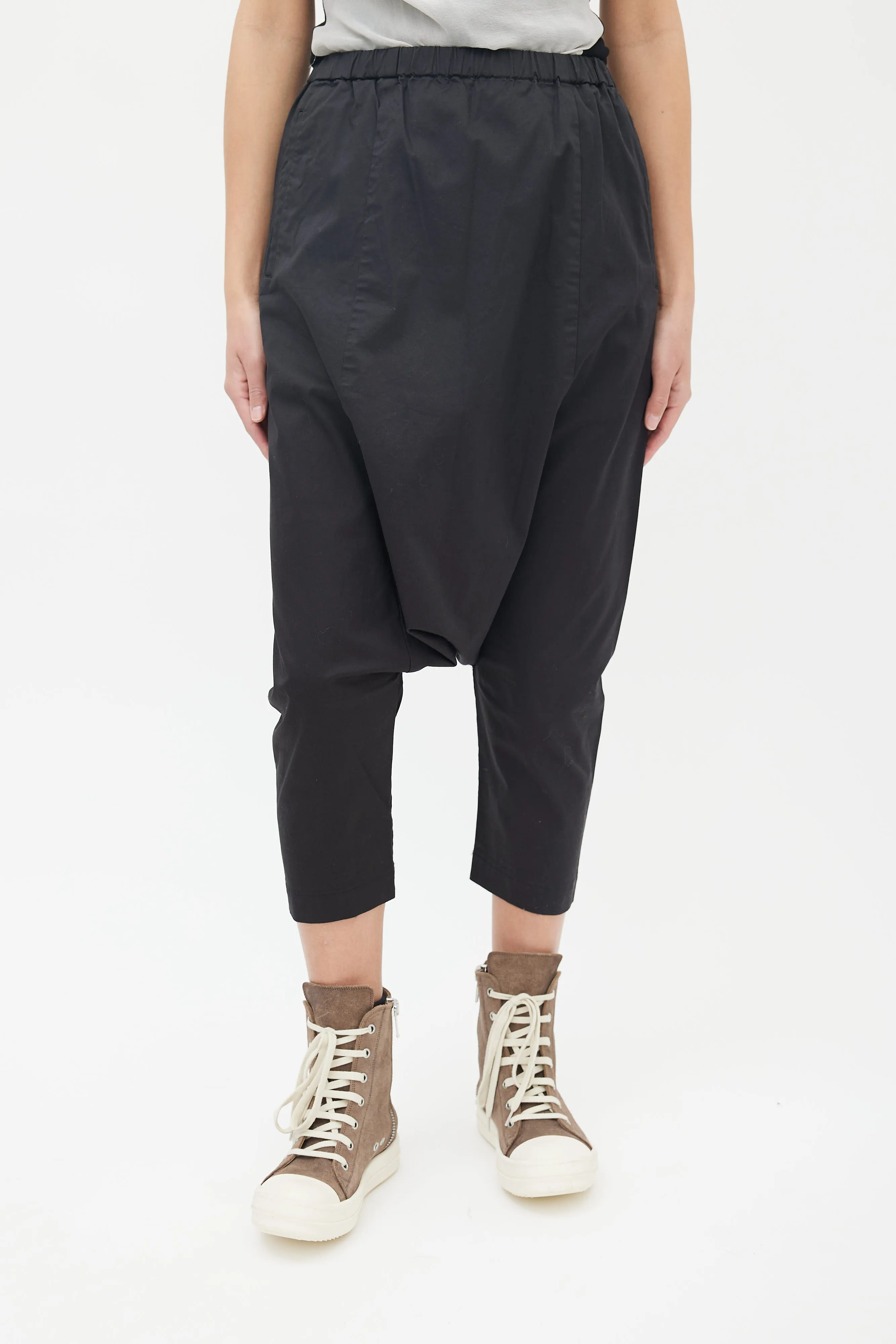 Black Drop Seat Slim Leg Capri