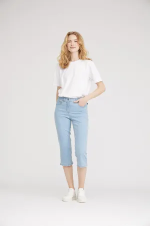 Charlotte Regular Capri Medium Length - Light Blue Denim